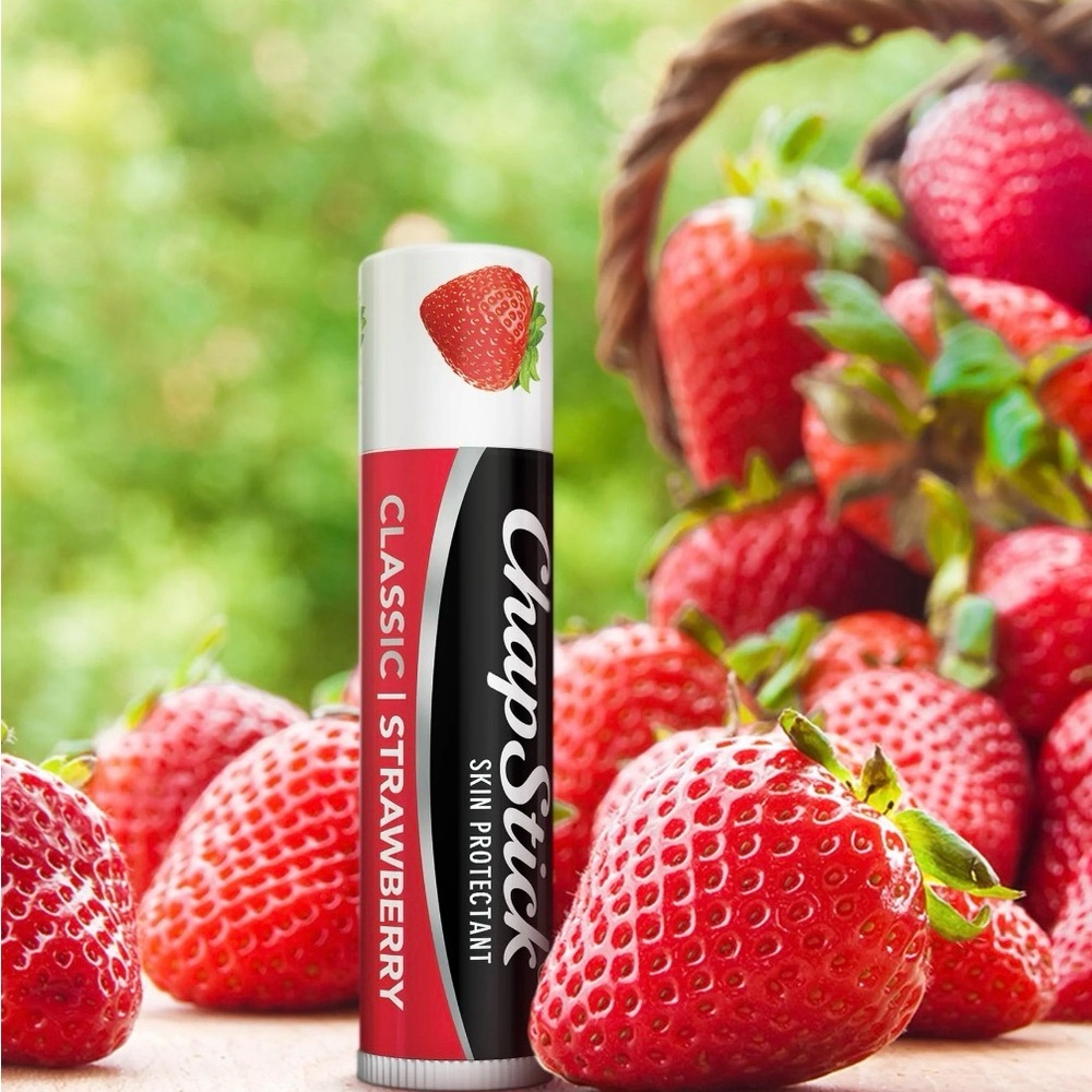 (4️⃣) 🆕ChapStick Classic Strawberry Lip Balm 👄